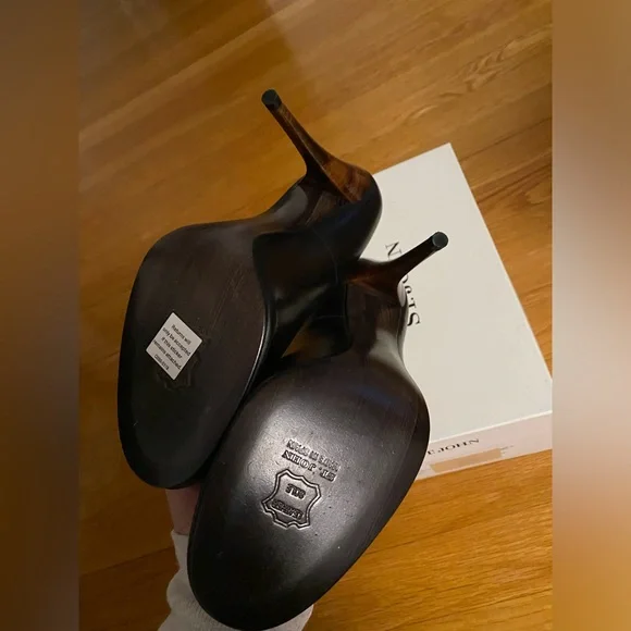 St. John black leather round toe heels with wood grain heel womens shoes size 8 - Picture 3 of 5